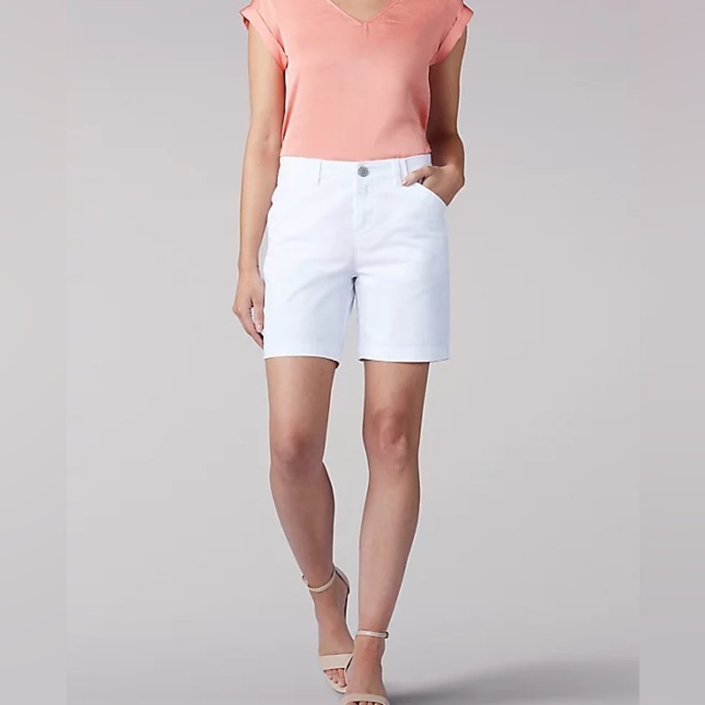 Lee Mid Rise Regular Fit White Chino Shorts. Size 14